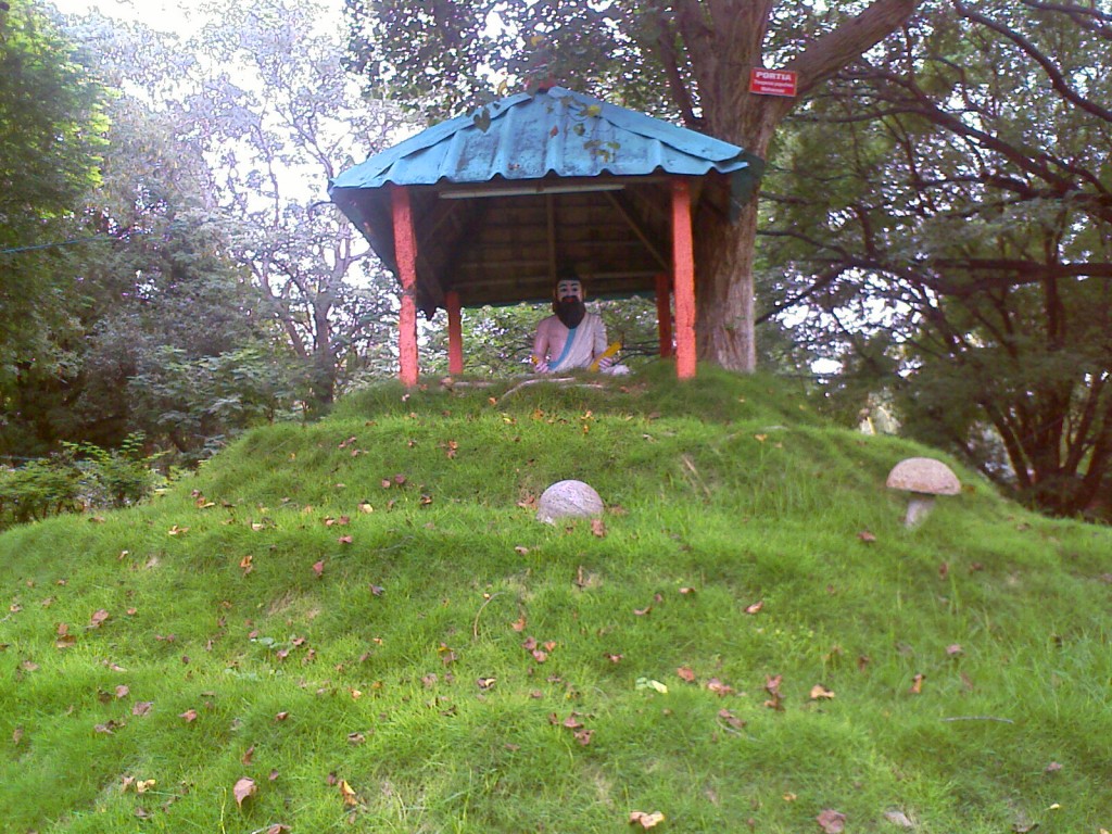 IMAGE_775 tiruvalluvar statue photo in TNAU botanic gardens coimbatore
